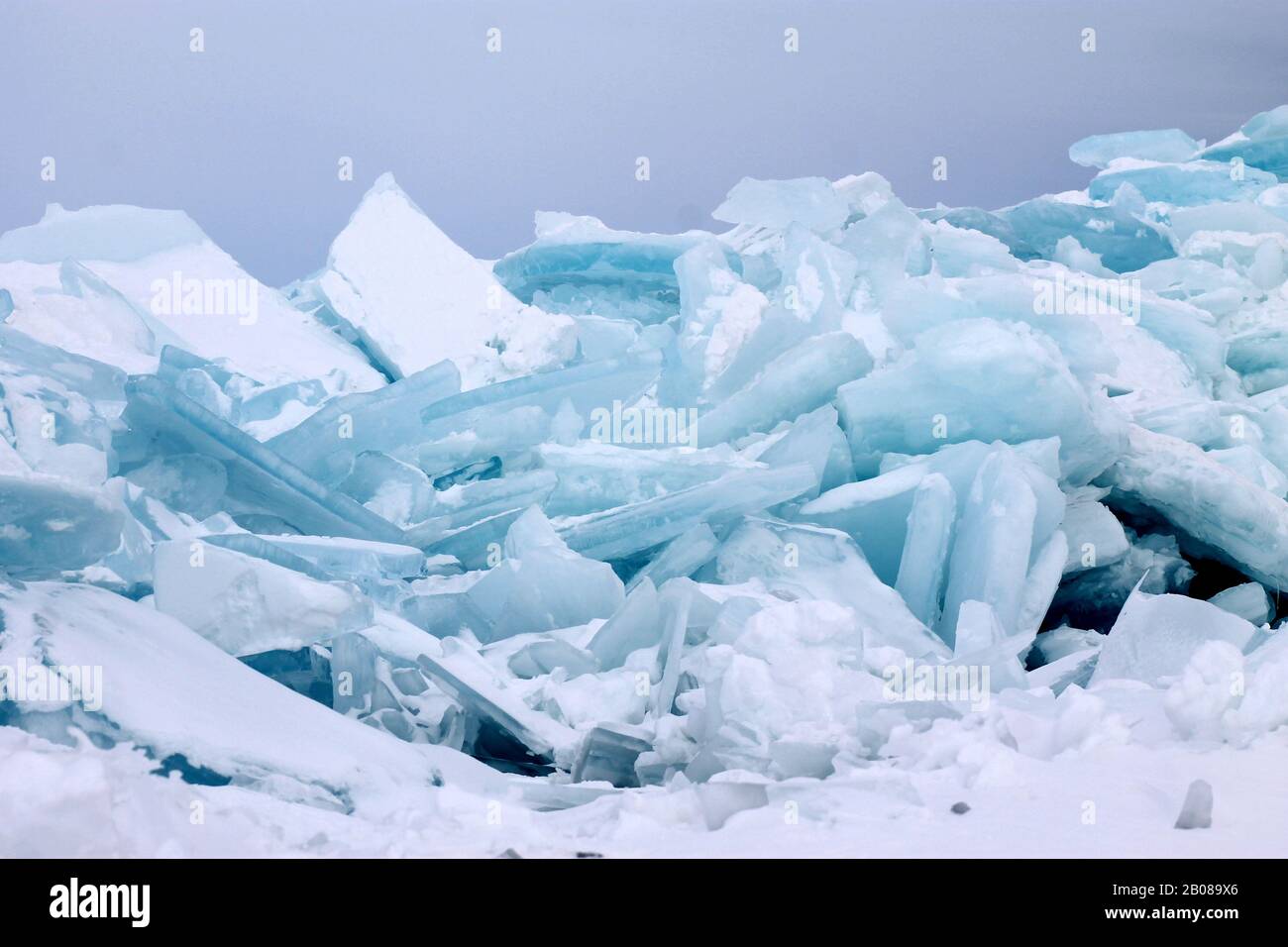 Eishaufen auf dem Michigansee Stockfoto