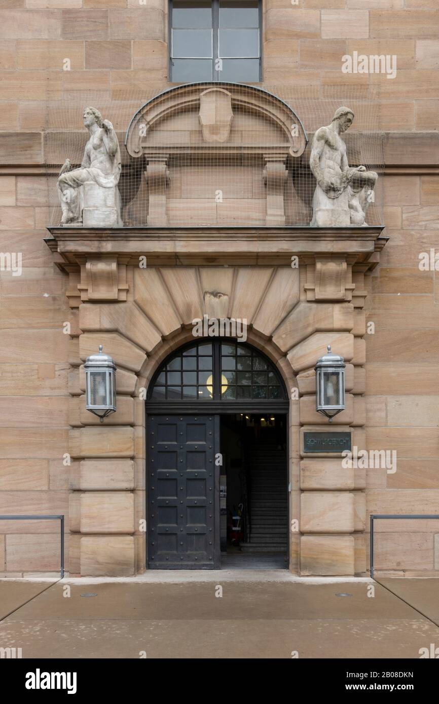 Eingangstüren zum Memorium Nürnberg Trials, Nürnberg, Bayern, Deutschland. Stockfoto
