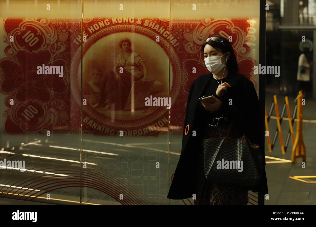 19. Februar 2020, Hongkong, CHINA: Bankenriese HSBC plant umfassende globale Umstrukturierungen, indem sie in den nächsten 3 Jahren weltweit 35.000 Mitarbeiter unter der derzeitigen wirtschaftlichen Rezession entlassen, die durch den Ausbruch des Coronavirus ausgelöst wird, der die chinesische Pneumonie im globalen Maßstab ausbreitet.Feb. Bis 19.2020 Hongkong.ZUMA/Liau Chung-ren (Credit Image: © Liau Chung-ren/ZUMA Wire) Stockfoto