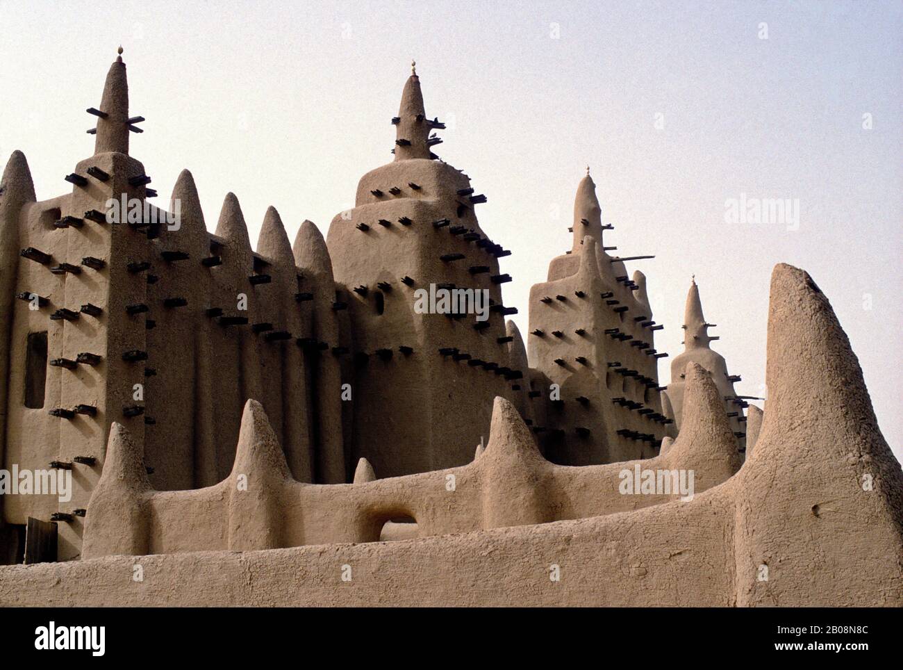 MALI, DJENNE, MOSCHEE AUS LEHMZIEGELBAU, TRADITIONELLER BAUSTIL Stockfoto