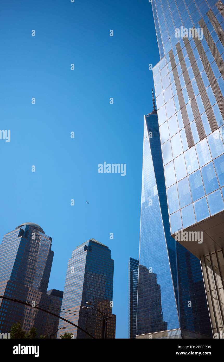 New York, USA - 05. Juli 2018: World Trade Center gegen den blauen Himmel. Stockfoto