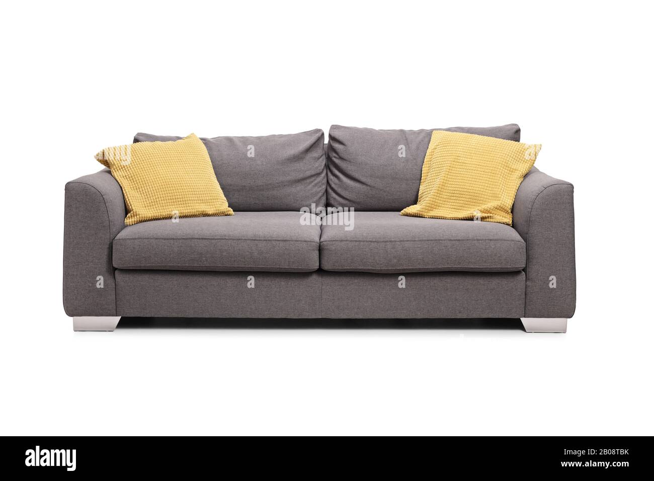 Studio mit grauem Sofa und gelben Kissen, isoliert auf weißem Hintergrund Stockfoto