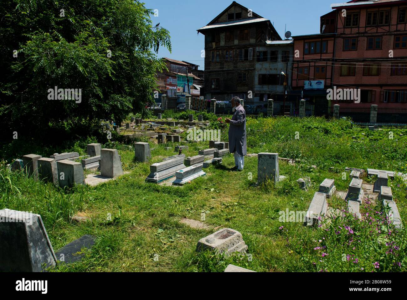 Das Beten auf Dem Friedhof Stockfoto