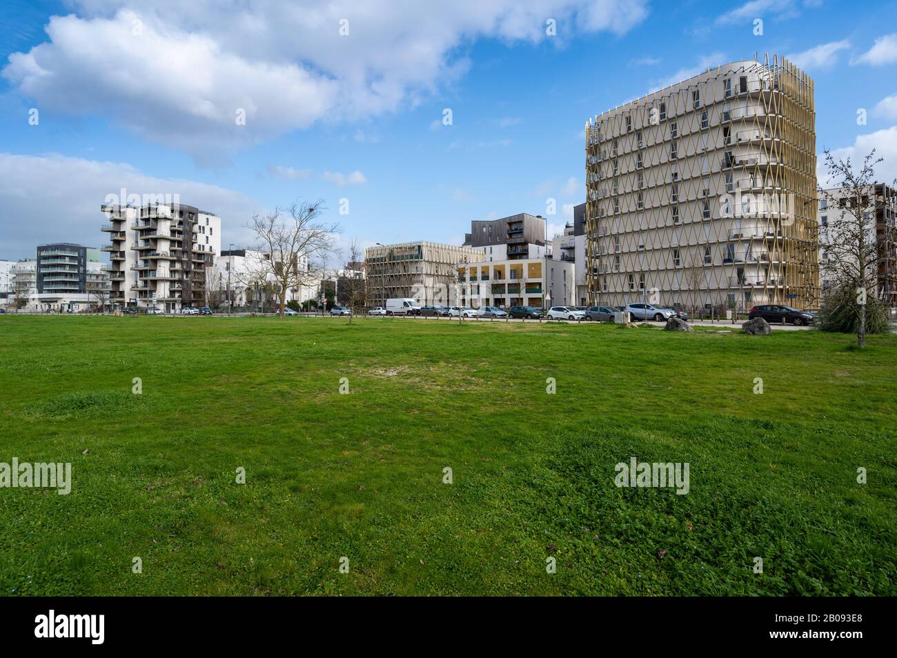 Bordeaux, grünes Wohnviertel in der Stadt Bordeaux, moderne Apartmentgebäude Stockfoto