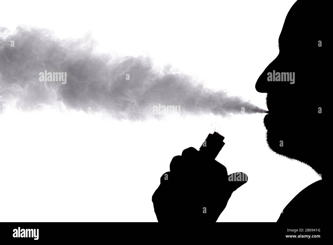 Mann mit elektronischer Zigarette und Rauchschaufeln mit weißem Hintergrund und Silhouettenform in Nahaufnahme Stockfoto