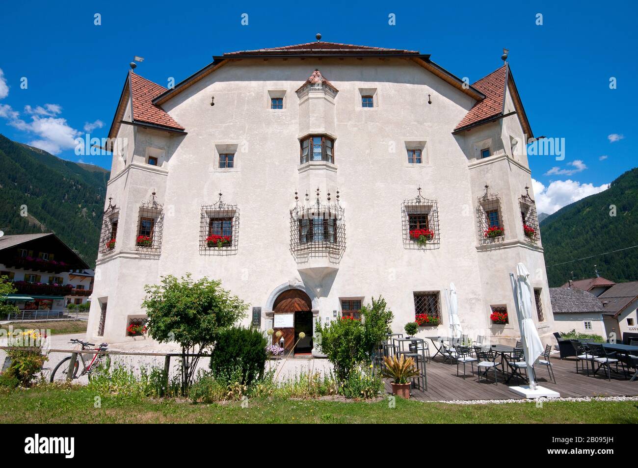 Hotel Schloss Berg Stockfotos Und Bilder Kaufen Alamy