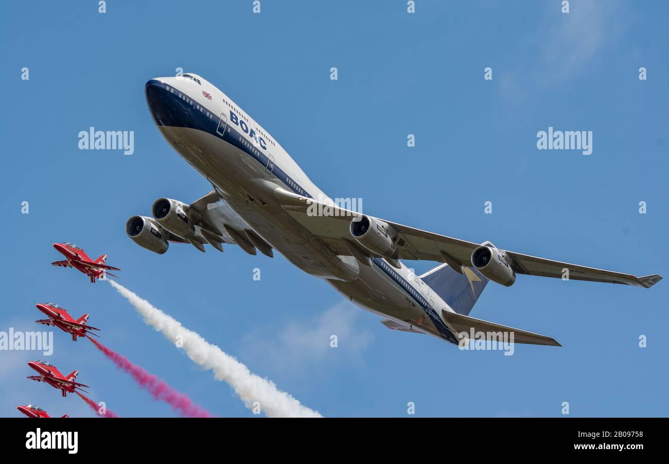 BOAC Livery British Airways flypast mit dem Red Arrows Riat 2019. Stockfoto