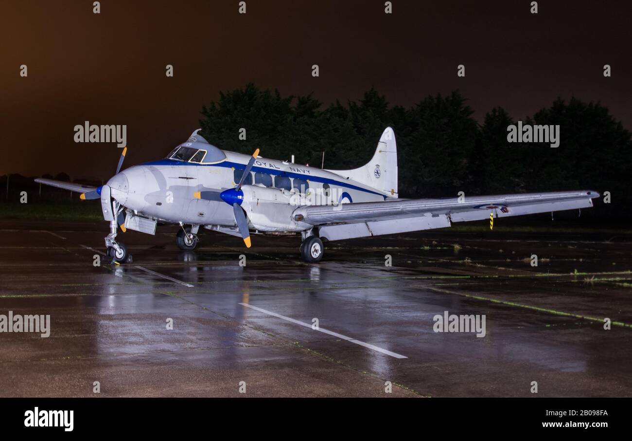 Nachtaufnahmen verschiedener Flugzeuge in St Athen South Wales Stockfoto