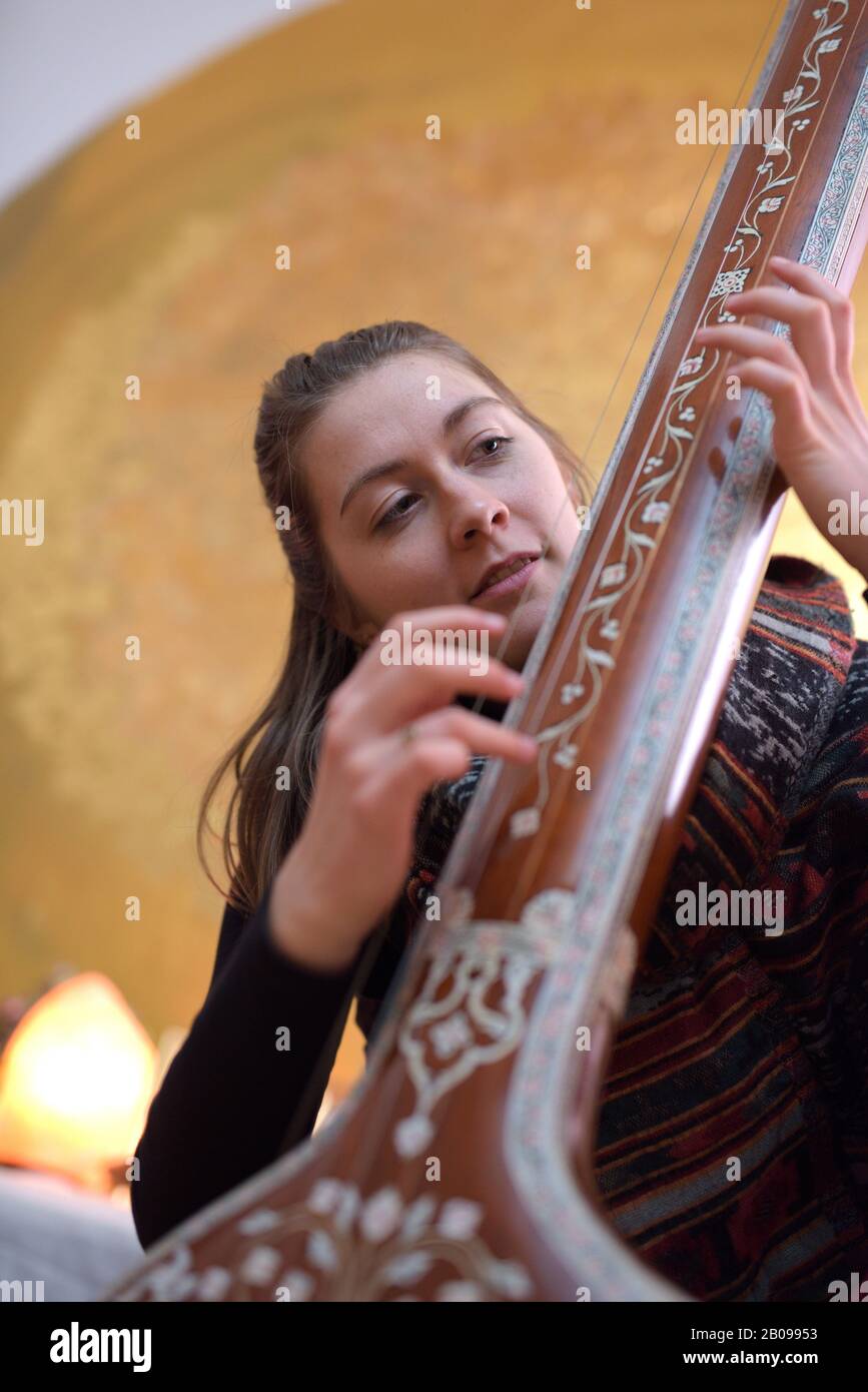 Schöne Stimme! WunderschöneStimme! Sängerin/Songwriterin Nora Lotz Stockfotografie Alamy