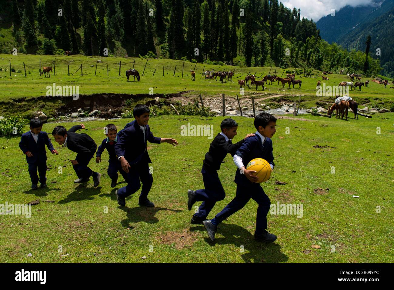 Kashmiri boys Fotos und Bildmaterial in hoher Auflösung Alamy