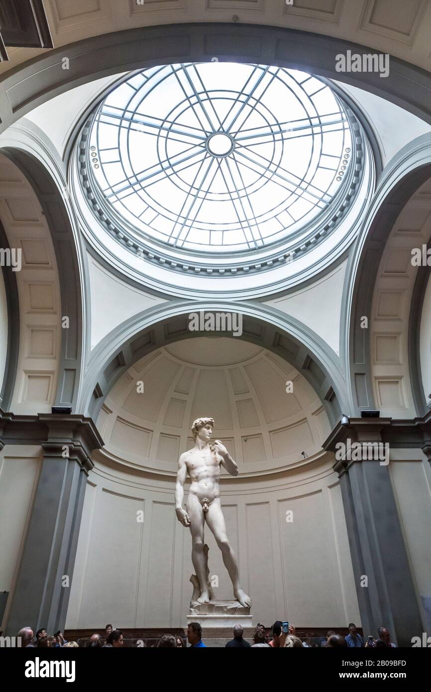 "Abhauf" von Michelangelo. Eine 14 Fuß große Marmorstatue, die den biblischen Helden David darstellt. Dieses Meisterwerk wurde um 1504 fertiggestellt. Stockfoto