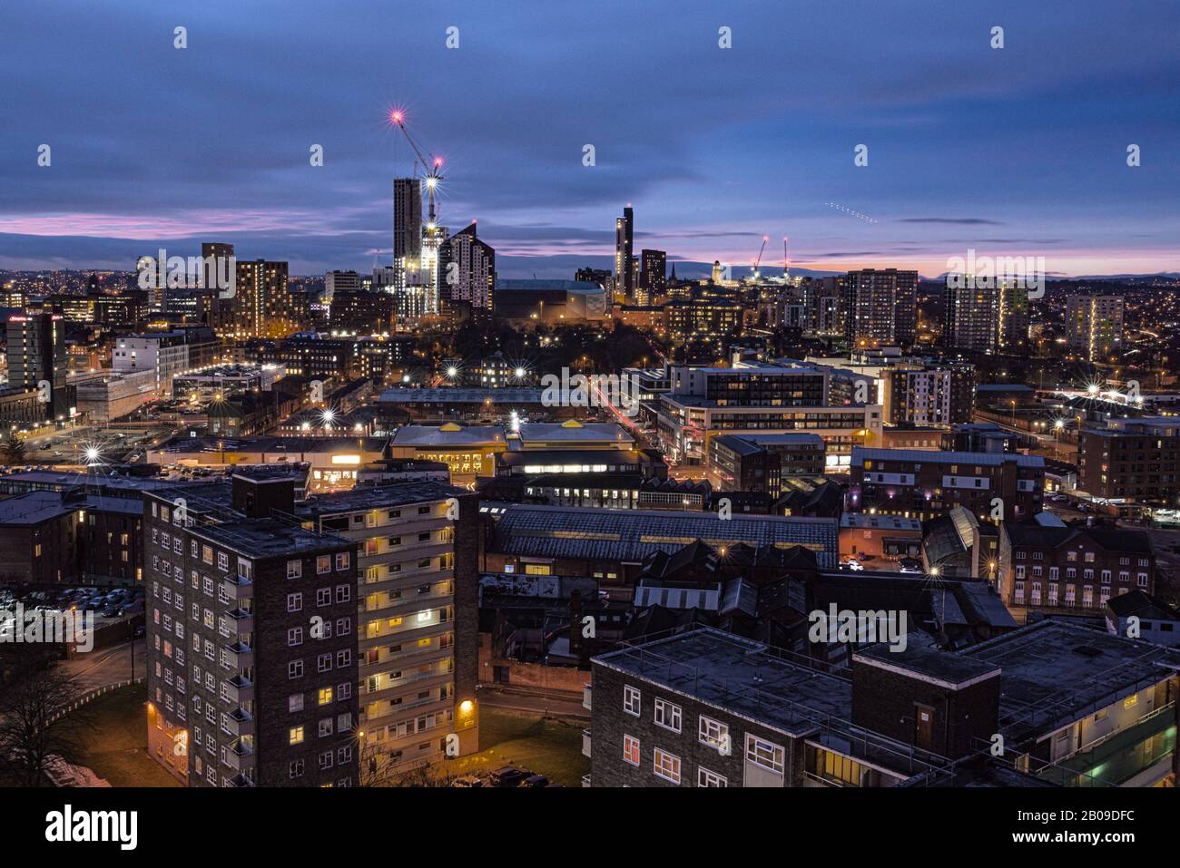 Das Stadtzentrum von Leeds ist nachts geöffnet Stockfoto