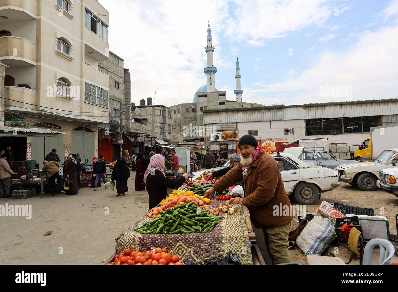 Die Palästinenser auf dem Markt, das Flüchtlingslager Rafah, im südlichen Gazastreifen am 19. Februar 2020. Foto Abed Rahim Khatib Stockfoto