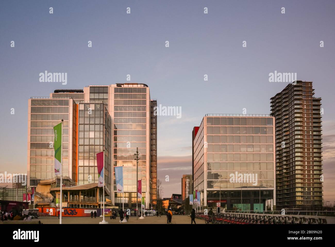 Neue gemischte Büro-, Einzelhandels- und Apartmentgebäude, Stadtumbau und moderne Architektur, Queen Elizabeth Olympic Park, London, Großbritannien Stockfoto