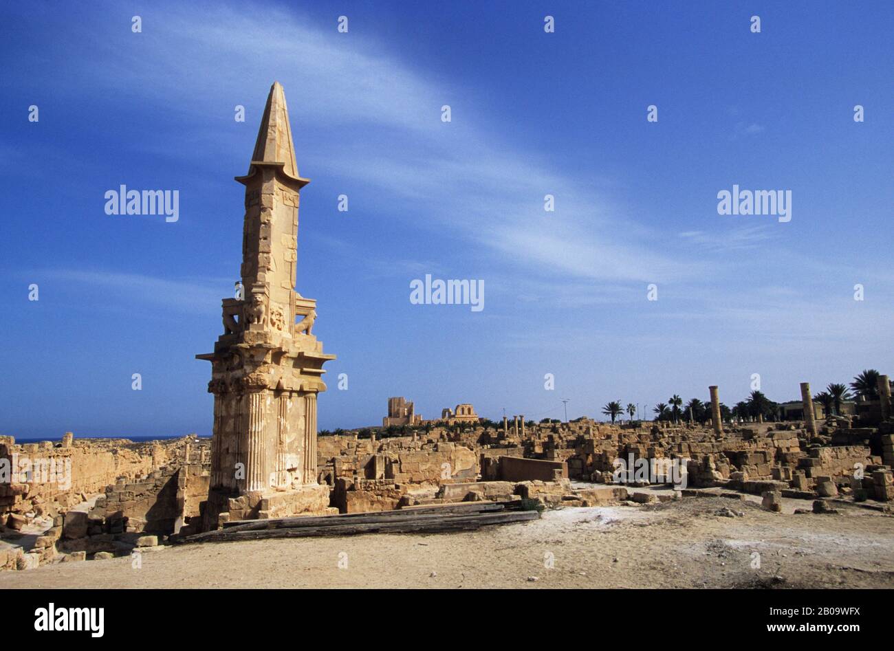 LIBYEN, IN DER NÄHE VON TRIPOLIS, SABRATHA, PUNISCHES MAUSOLEUM (2. JAHRHUNDERT V. CHR.) Stockfoto
