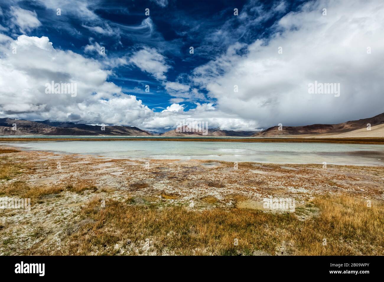 TSO Kar - schwankender Salzsee im Himalaya Stockfoto