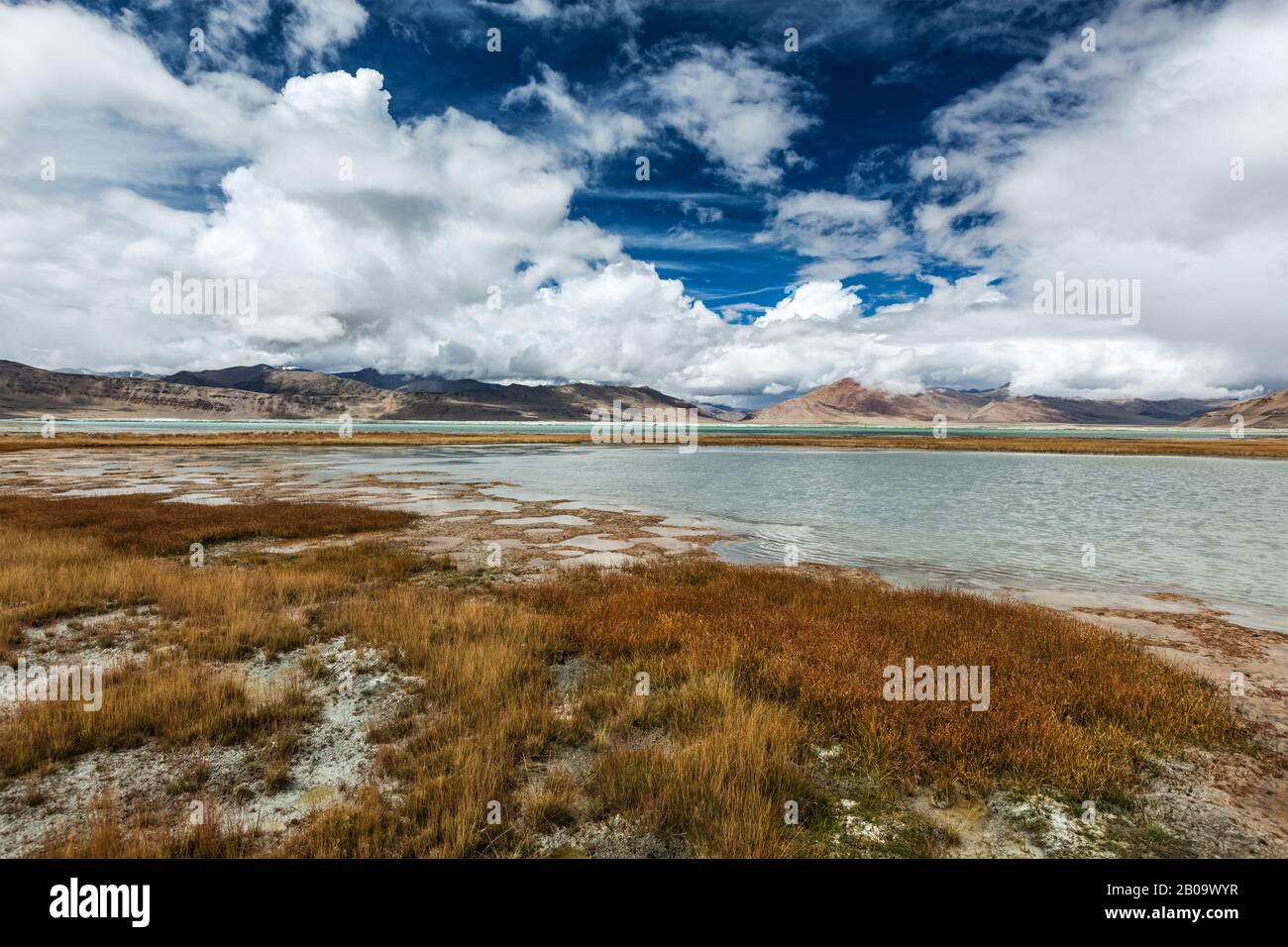TSO Kar - schwankender Salzsee im Himalaya Stockfoto