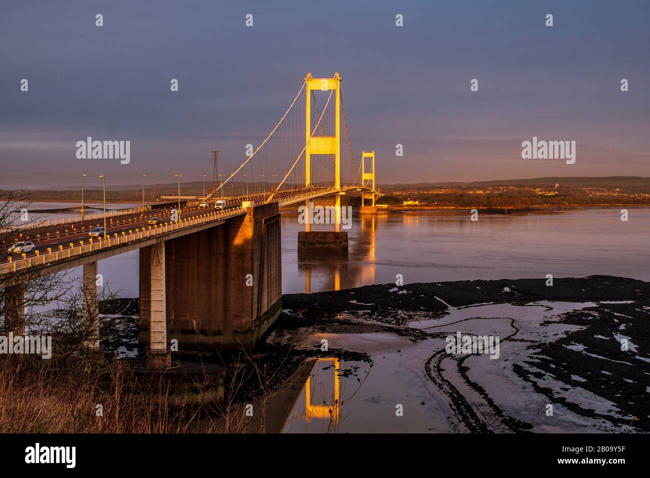 Die erste Severn-Brücke führt die M48 über den Bristol Channel nach Wales. Stockfoto