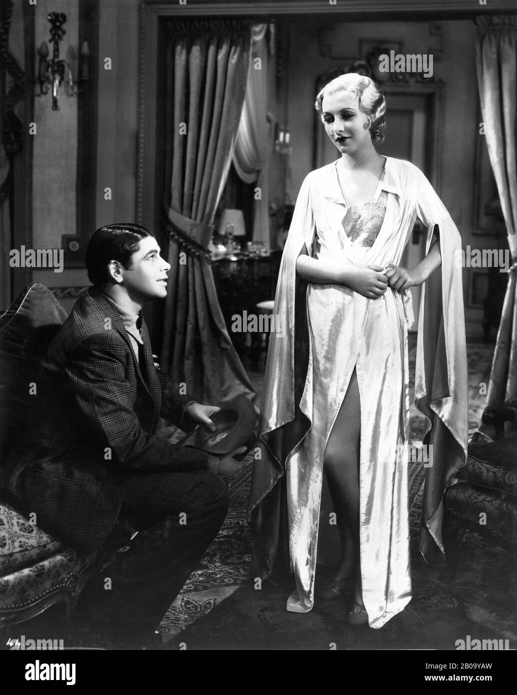 Paul MUNI als Tony Camonte und KAREN MORLEY in SCARFACE 1932 Regisseure HOWARD HAWKS und RICHARD ROSSON Roman Armitage Trail Screen Story Ben Hecht Produzent Howard Hughes The Caddo Company/United Artists Stockfoto