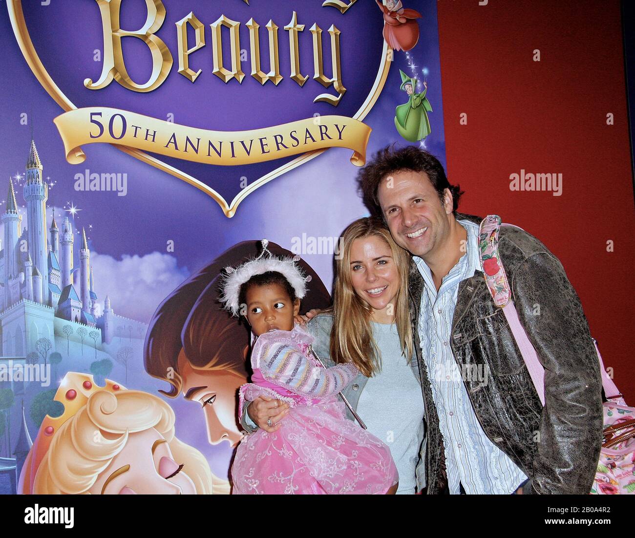 New York, NY, USA. September 2008. Schauspielerin Kerry Butler (L) mit ihrer Tochter Segi, Ehemann, Joey Mazzarino in der Walt Disney DVD "Sleeping Beauty" in Chelsea Cinemas. Kredit: Steve Mack/Alamy Stockfoto