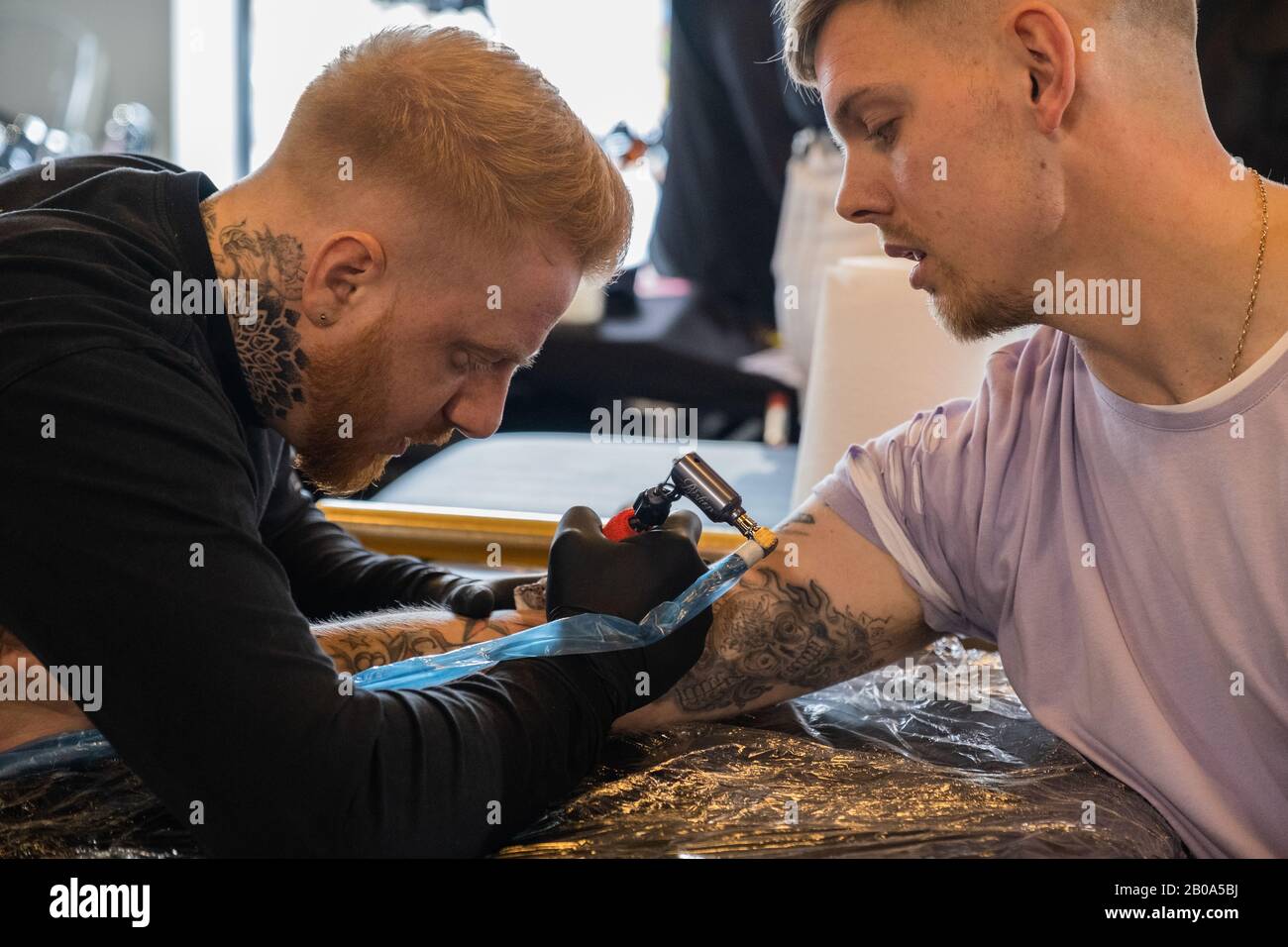 Tattoo bei Harley-Davidson Reading Berkshire England Stockfoto