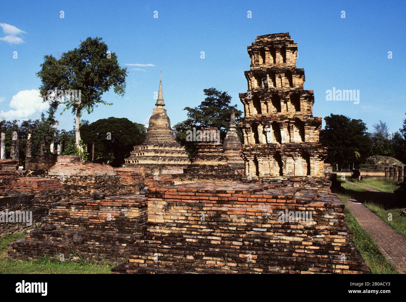 THAILAND, ZENTRALEBENEN, SUKOTHAI, WAT MAHATHATH-TEMPEL, 14. C., IM ABENDLICHT Stockfoto