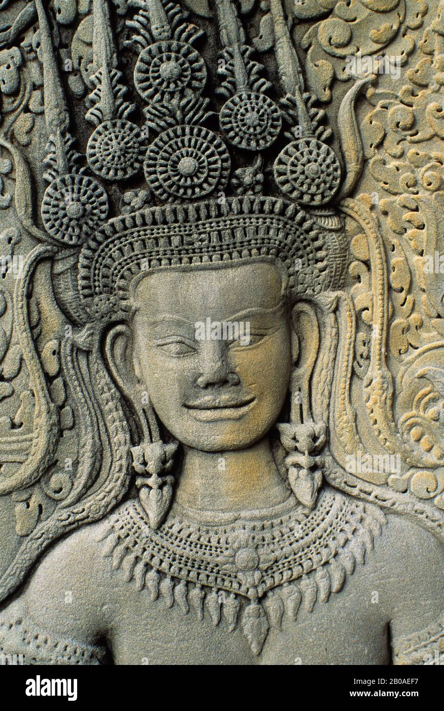 KAMBODSCHA, ANGKOR, ANGKOR WAT, ZENTRALBAU, GALERIE, BAS-RELIEFSCHNITZEREI VON APSARA Stockfoto