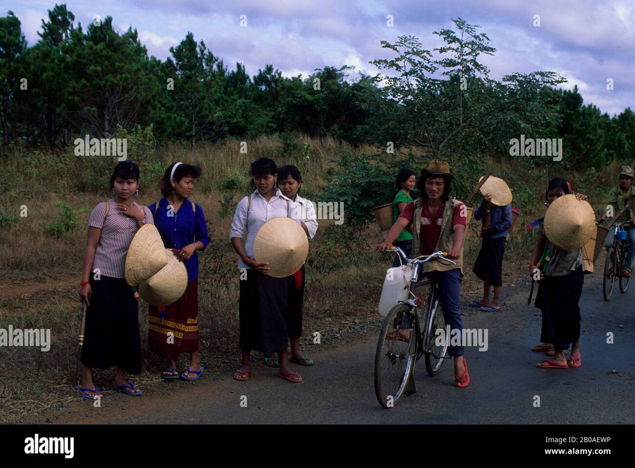 VIETNAM, CENTRAL HIGHLANDS, IN DER NÄHE VON PLEIKU, EDE-MENSCHEN AUS DEM STAMM DER HÜGEL Stockfoto