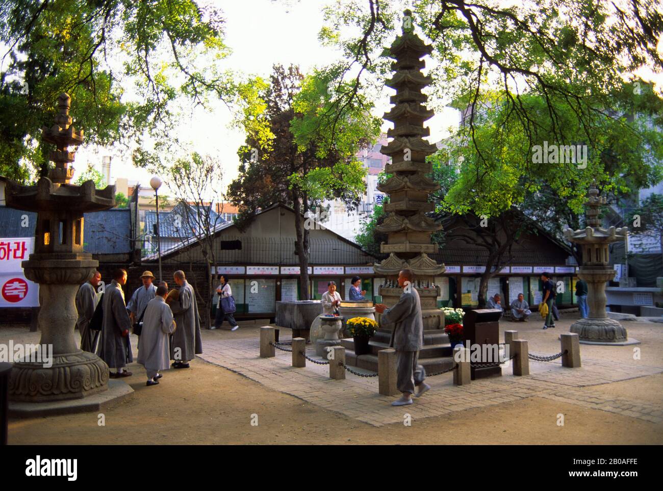 KOREA, SEOUL, SUSONG-DONG, CHOGAESA BUDDHISTISCHER TEMPEL, PAGODE Stockfoto KOREA, SEOUL, SUSONG-DONG, CHOGAESA BUDDHISTISCHER TEMPEL, PAGODE Stockfoto
