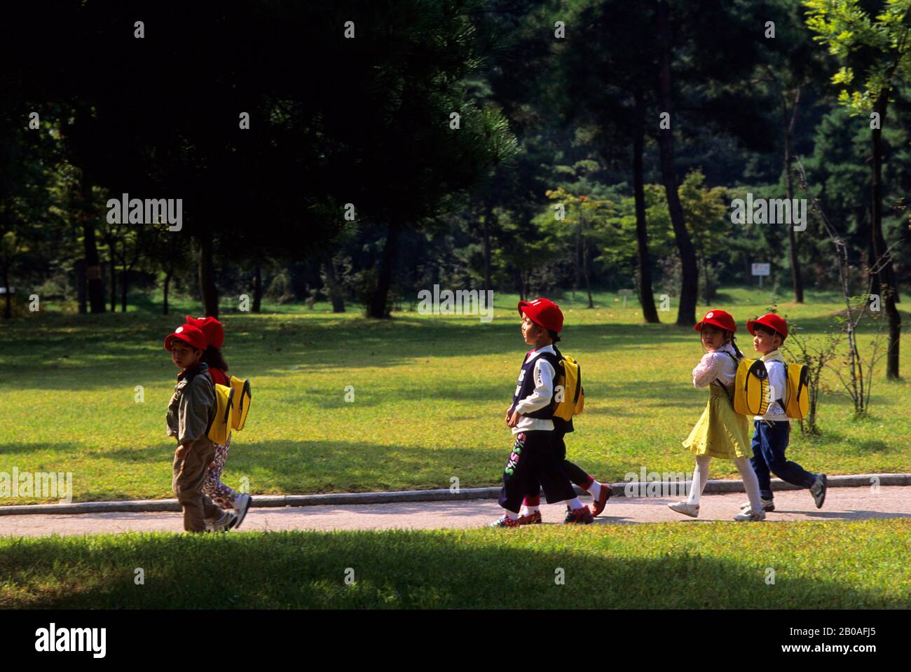 ASIEN, KOREA, SEOUL, CH'ANGGYONGGUNG PALAST, SCHULKINDER (ERSTE KLASSE) Stockfoto