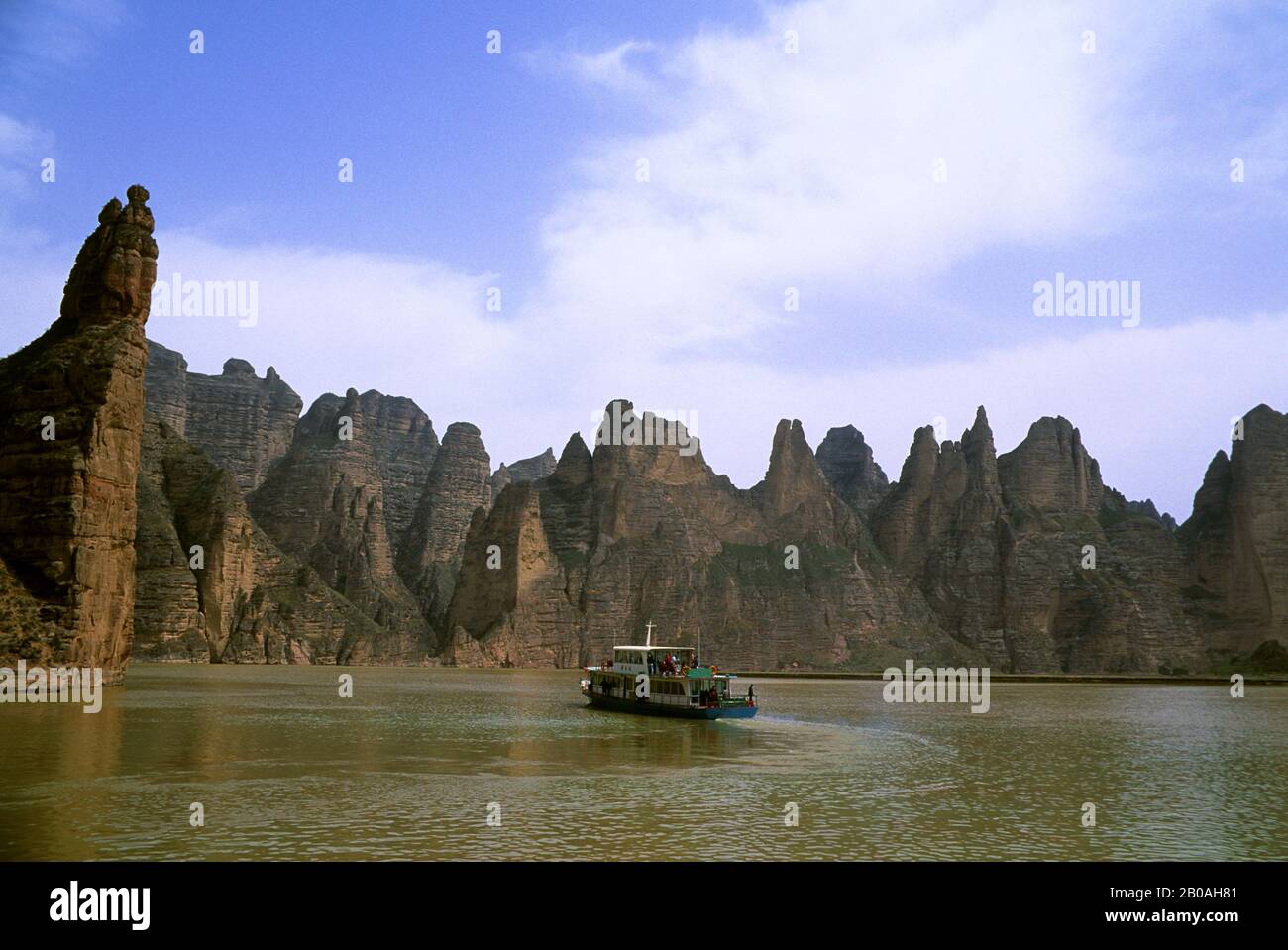 CHINA, PROVINZ GANSU, IN DER NÄHE VON LANSHOU, GELBER FLUSS, LANDSCHAFT IN DER NÄHE VON BILINGSI-BUDDHISTISCHEN HÖHLEN Stockfoto