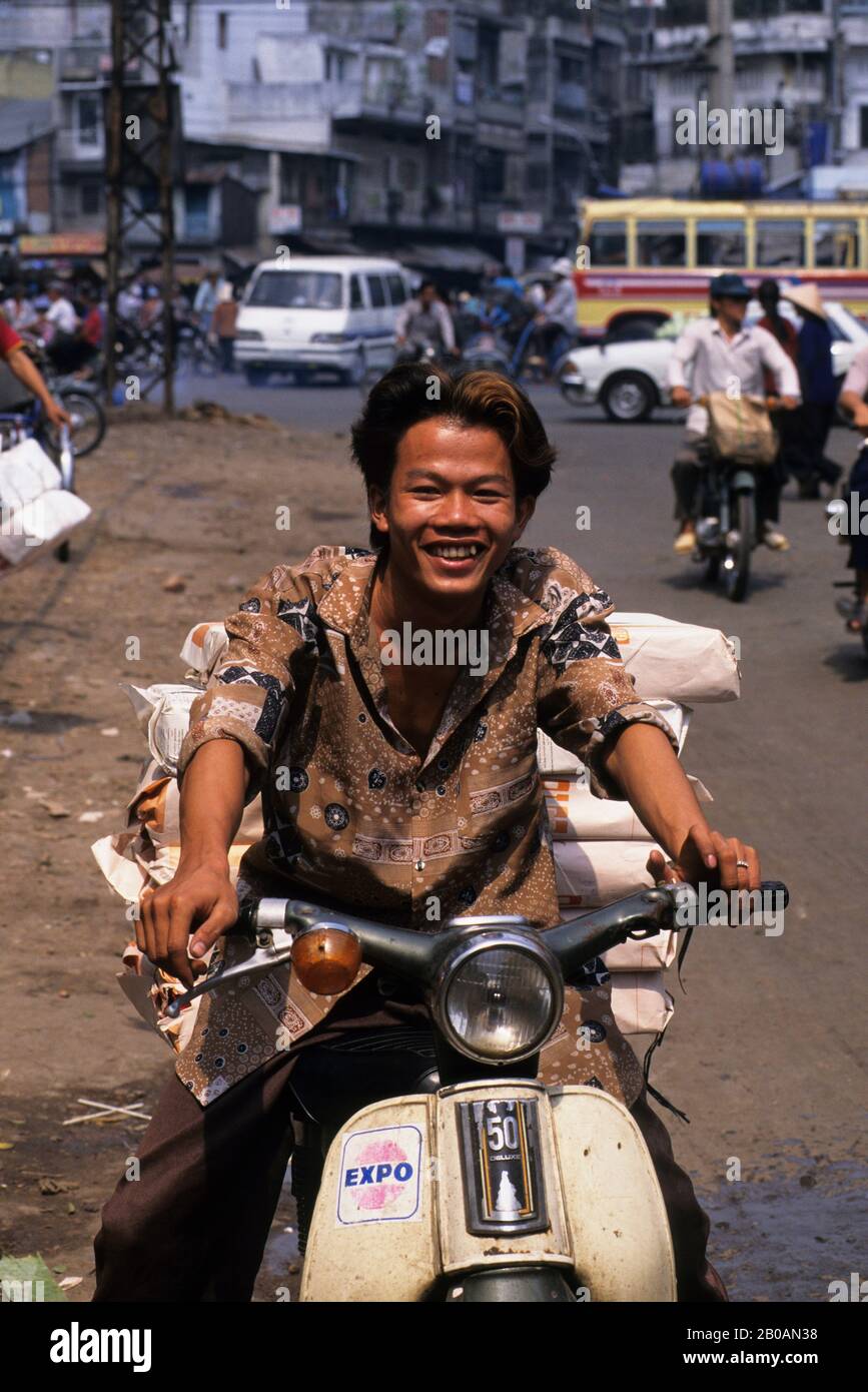 VIETNAM, HO CHI MINH CITY (SAIGON), STRASSENSZENE, BUI-DOI (AMERIKANISCH-VIETNAMESISCHE NACHKOMMEN) Stockfoto
