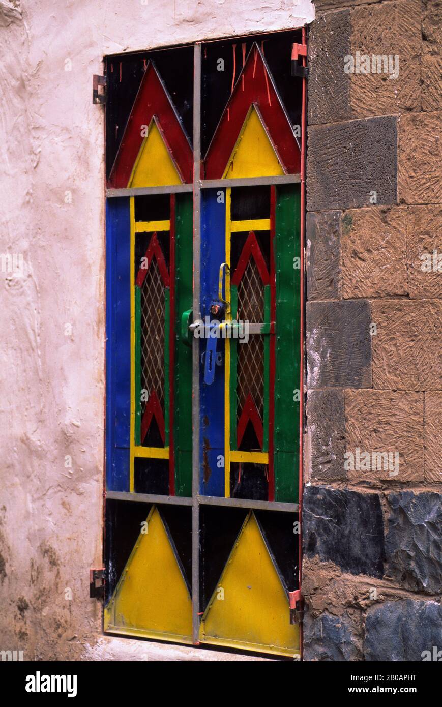 JEMEN, SANA'A, ALTSTADT, LOKALES HAUS, TÜR Stockfoto