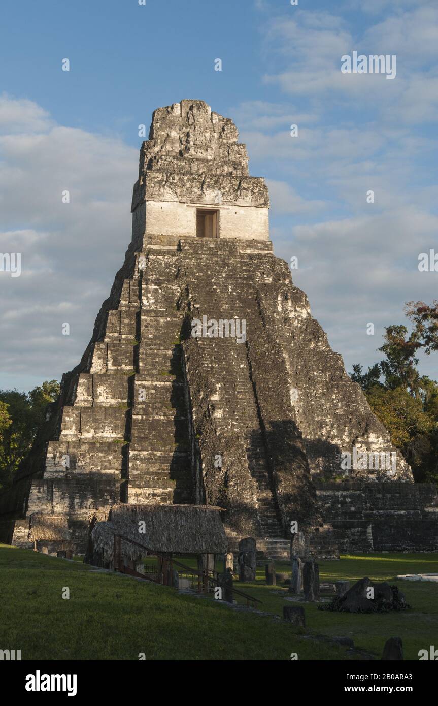 Guatemala, Tikal-Nationalpark, Gran Plaza, Templo I, Tempel des Grand Jaguar, 734 AD; UNESCO-Weltkulturerbe Stockfoto
