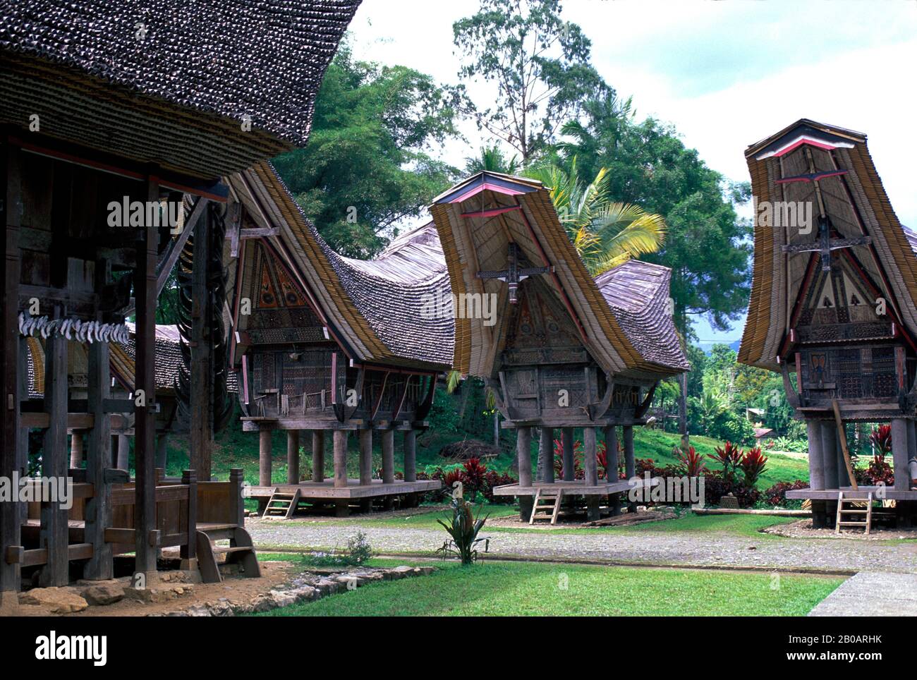 INDONESIEN, SULAWESI, TORAJALAND, KE'TE KESU, TRADITIONELLE HÄUSER Stockfoto