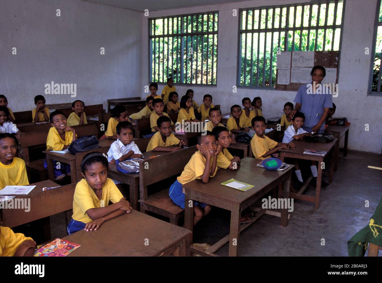 INDONESIEN, INSEL ALOR, ÖRTLICHE SCHULE, SCHULKINDER IN DER KLASSE Stockfoto