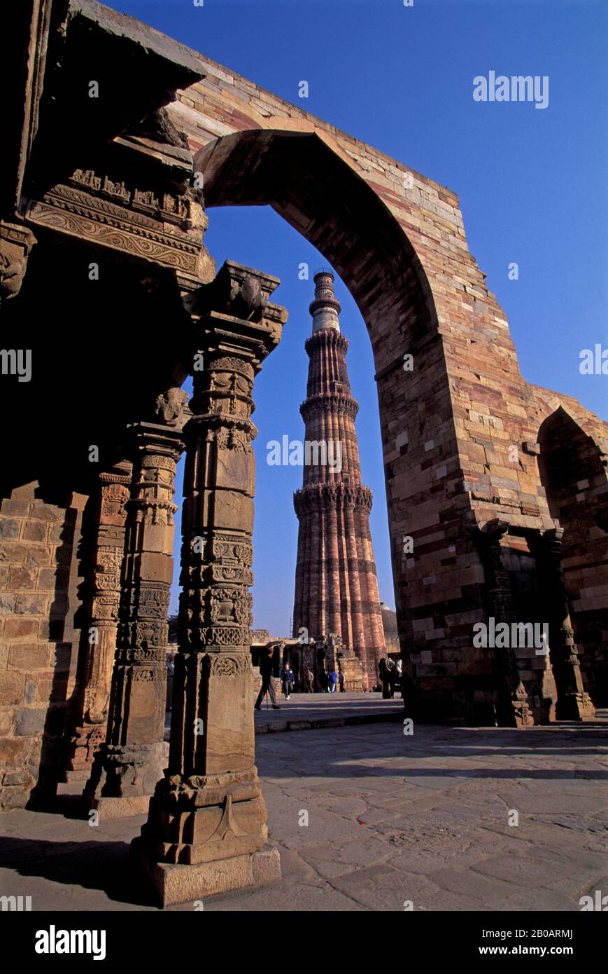 INDIEN, DELHI, QUTUB MINAR, AUFGESTELLT FÜR DAS JAHR 1199, (SIEGESTURM) Stockfoto