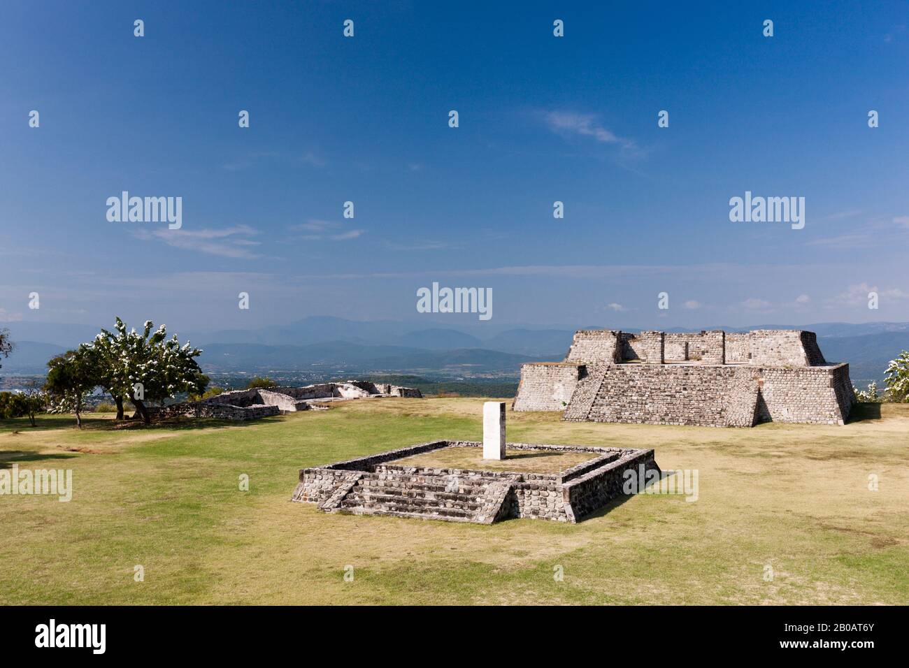 Grand Plaza von Xochicalco archäologische Stätte, Morelos, Mexiko, Mittelamerika Stockfoto