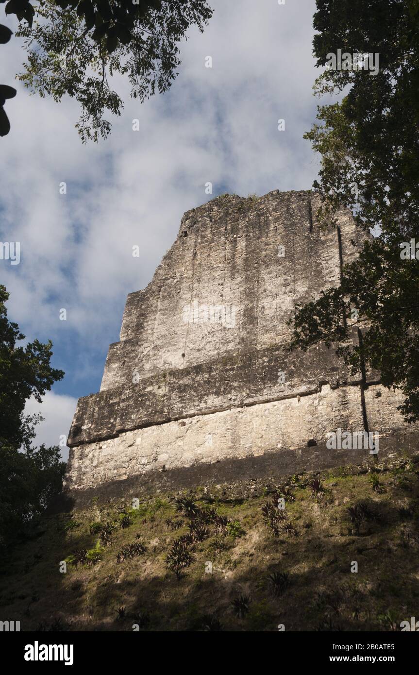 Guatemala, Tikal-Nationalpark, Templo VI, Inschriftstempel, 736-766 n. Chr.; UNESCO-Weltkulturerbe Stockfoto