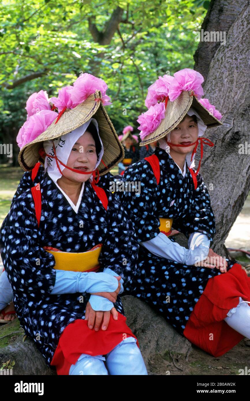 JAPAN, OKAYAMA, KORAKUEN-GARTEN, BAUERNFEST, EINHEIMISCHE FRAUEN (BAUERN) Stockfoto