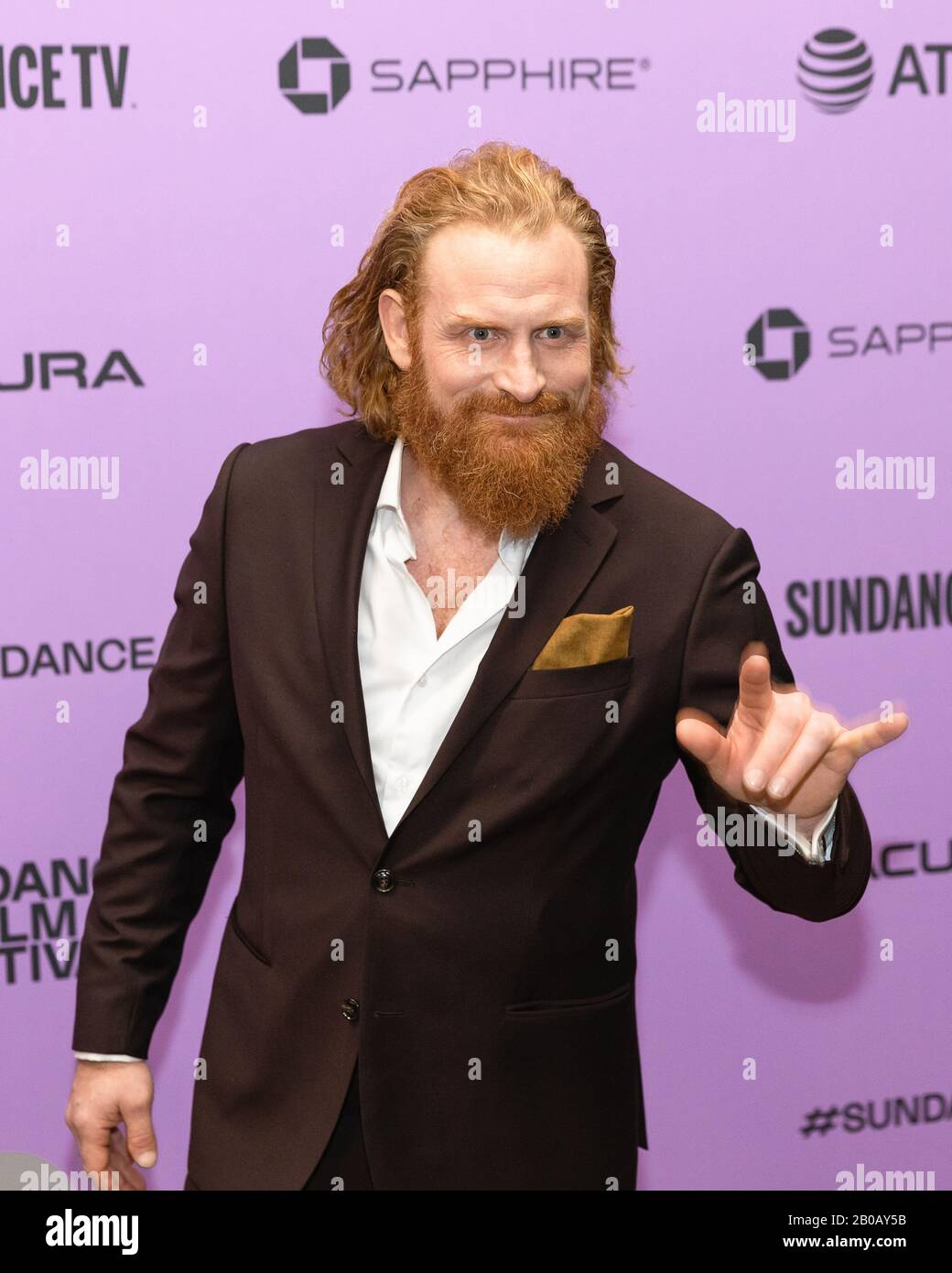 Kristofer Hivju posiert für einige Fotos, während er die Premiere des Sundance Film Festivals 2020 von 'Downhill' in Park City, Utah besucht. Stockfoto