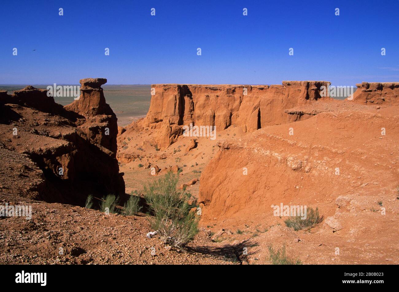 MONGOLIA, IN DER NÄHE VON DALANZADGAD, GOBI-WÜSTE, BAYANZAG, FLAMMENDE KLIPPEN, DINOSAURIER-FOSSILFUNDSTELLE Stockfoto