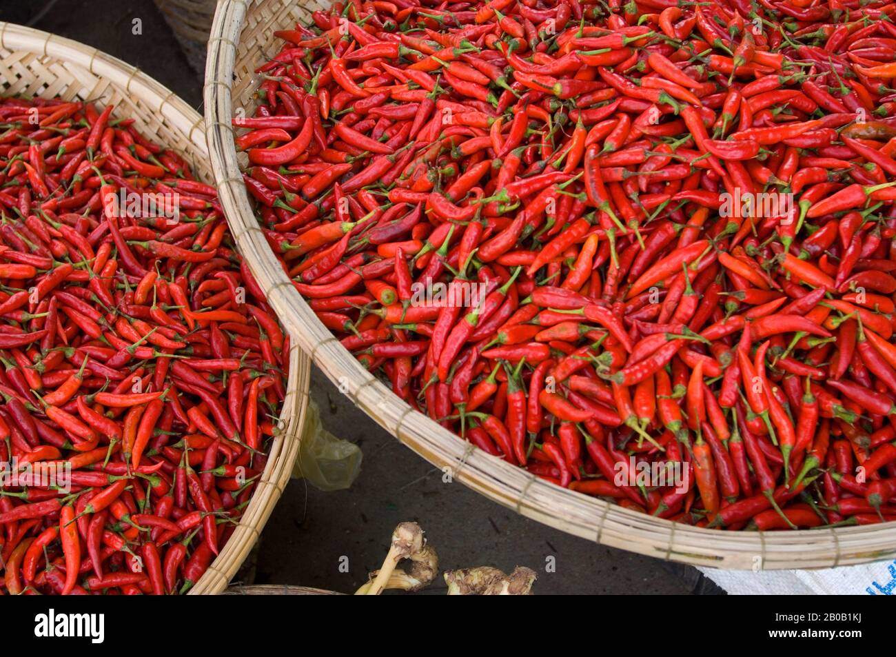 VIETNAM, HUE, MARKT, ROTE PAPRIKA Stockfoto