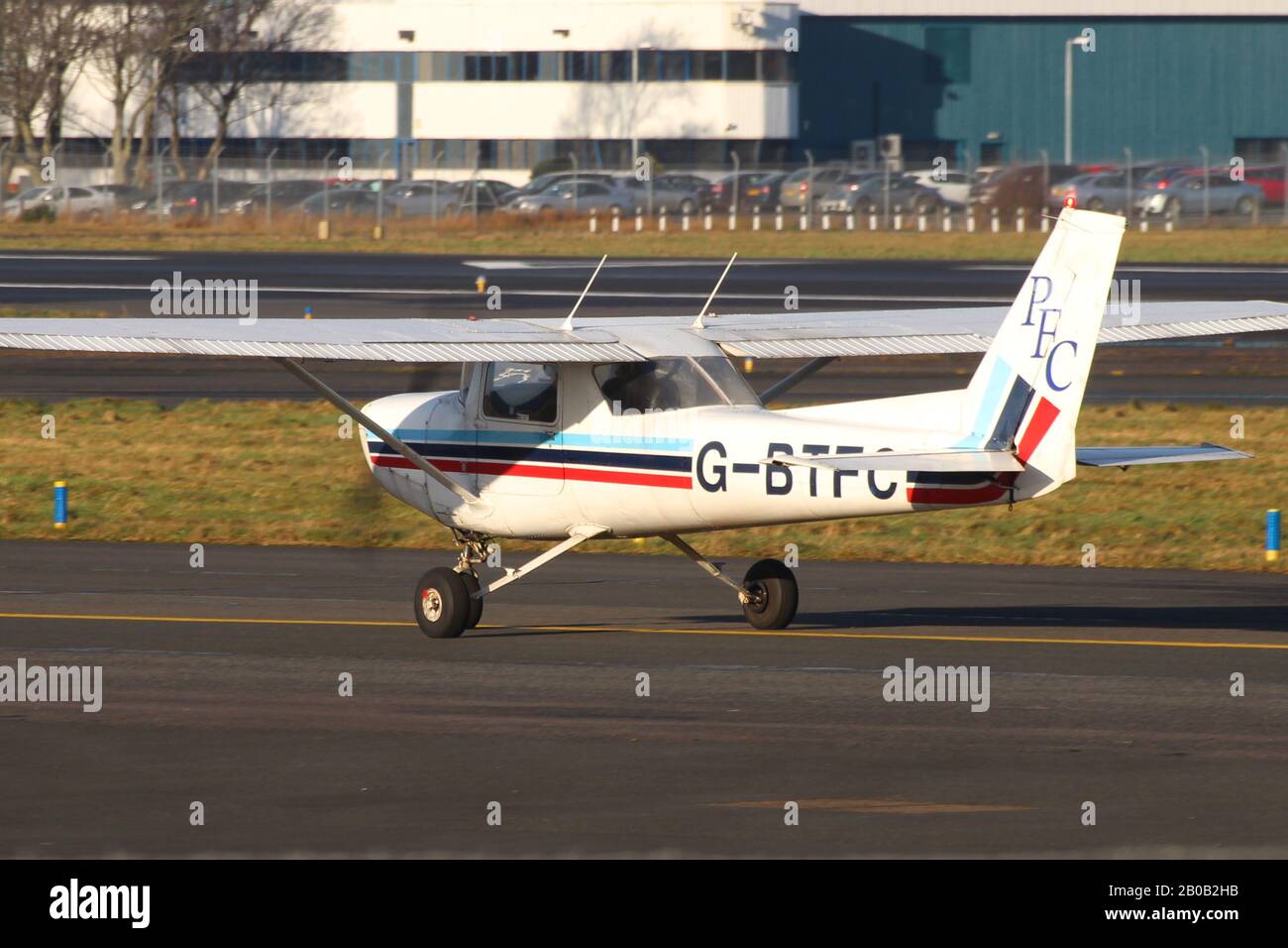 G-BTFC, ein Reims-Cessna F152F II von Prestwick Flight Center, am Flughafen Prestwick in Ayrshire betrieben. Stockfoto