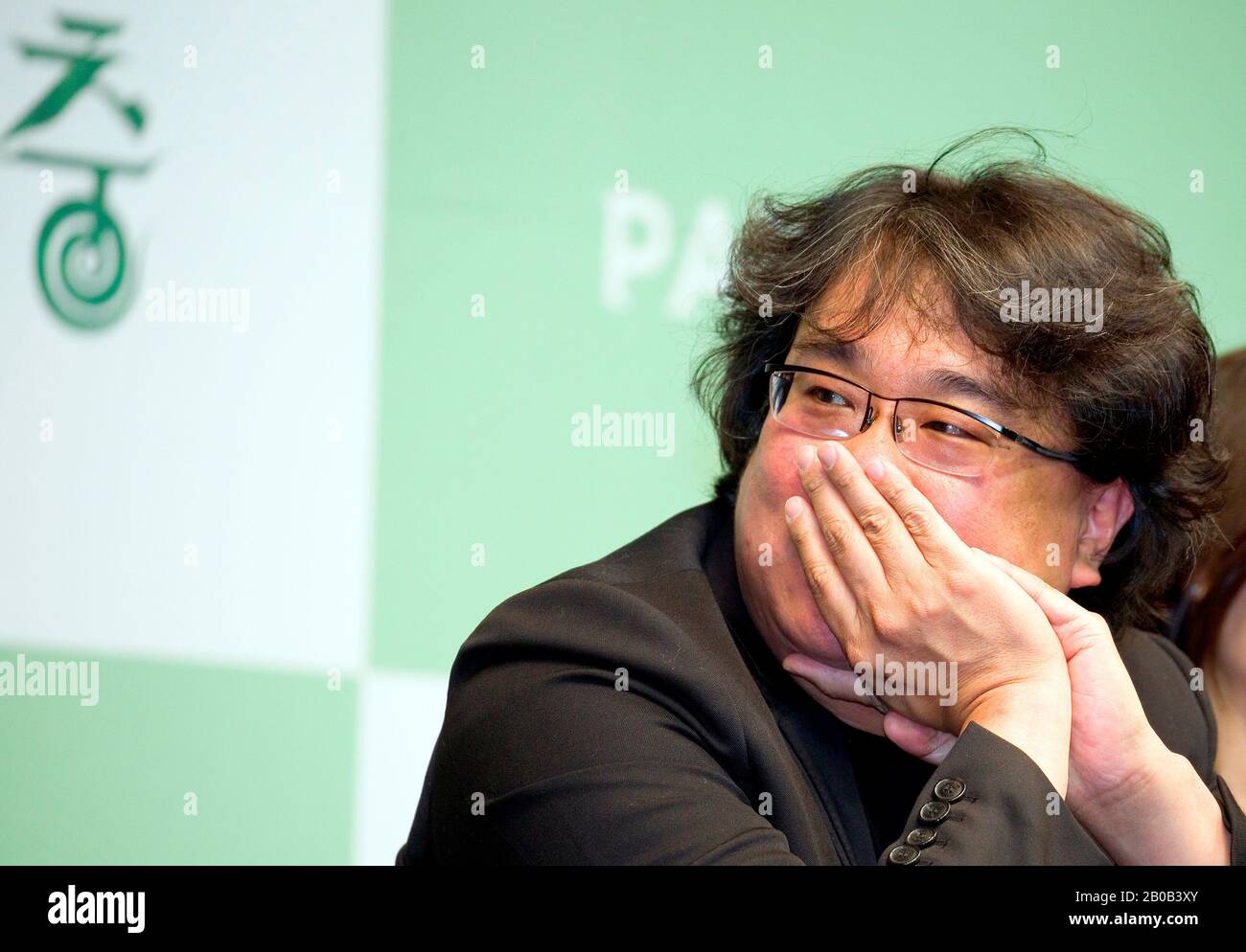 Bong Joon-Ho, 19. Februar 2020: Bong Joon-Ho, südkoreanischer Regisseur des Oscar-prämierten Films "Parasite", nimmt an einer Pressekonferenz in Seoul, Südkorea Teil. Der koreanische schwarze Comedy-Thriller gewann am 9. Februar 2020 vier Oscar-Titel bei der Oscarverleihung und wurde damit der erste nicht englischsprachige Film, der das beste Bild in seiner 92-jährigen Geschichte aufgenommen hat. Credit: Lee Jae-Won/AFLO/Alamy Live News Stockfoto