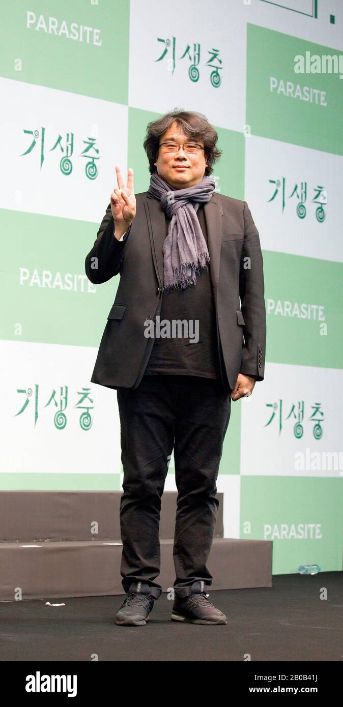 Bong Joon-Ho, 19. Februar 2020: Bong Joon-Ho, südkoreanischer Regisseur des Oscar-prämierten Films "Parasite", nimmt an einer Pressekonferenz in Seoul, Südkorea Teil. Der koreanische schwarze Comedy-Thriller gewann am 9. Februar 2020 vier Oscar-Titel bei der Oscarverleihung und wurde damit der erste nicht englischsprachige Film, der das beste Bild in seiner 92-jährigen Geschichte aufgenommen hat. Credit: Lee Jae-Won/AFLO/Alamy Live News Stockfoto