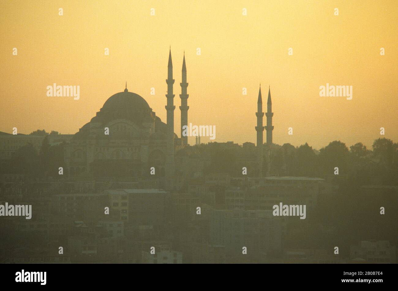 TÜRKEI, ISTANBUL, GOLDENES HORN, SÜLEYMANIYE-MOSCHEE IM ABENDLICHT Stockfoto