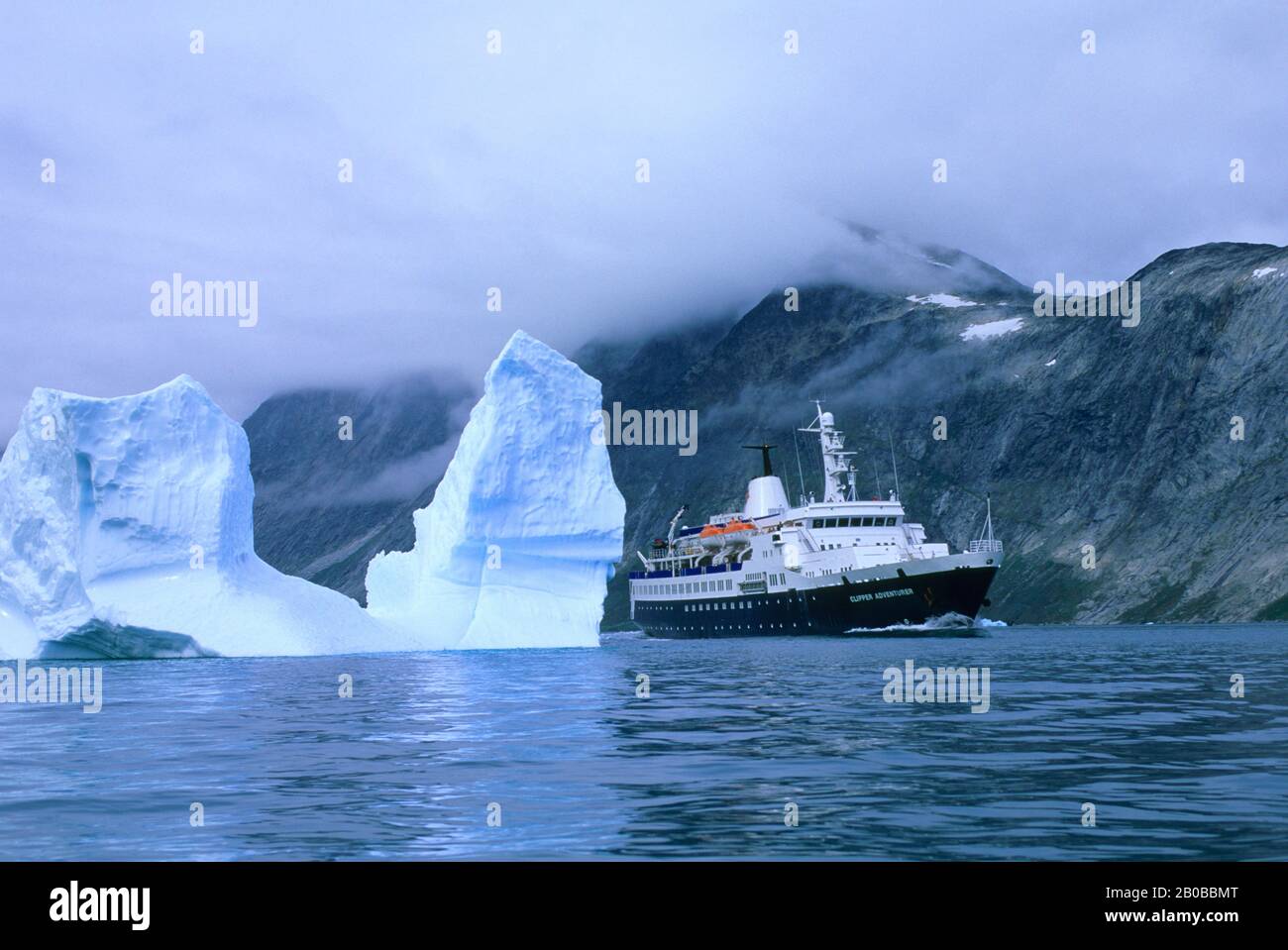SÜDGRÖNLAND, KANGIKITSOQ-FJORD, EISBERG, MS CLIPPER ABENTEURER Stockfoto