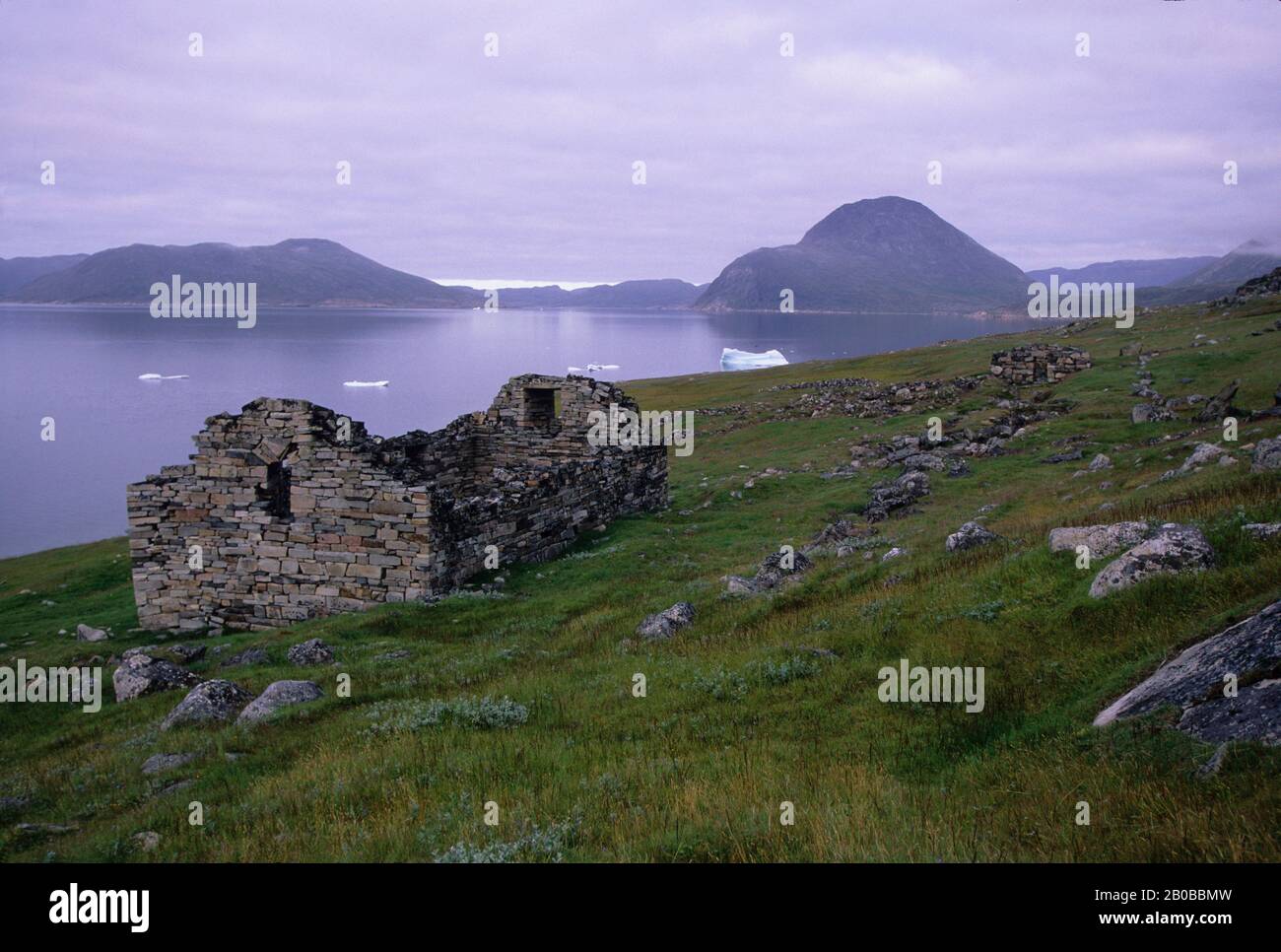 SÜDGRÖNLAND, HVALSEY, ÜBERRESTE DER VIKING-SIEDLUNGSKIRCHE Stockfoto