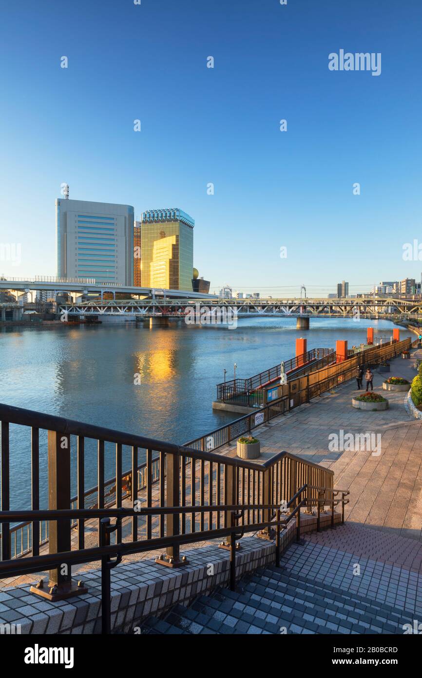 Asahi Breweries Tower und Sumida River, Tokio, Japan Stockfoto